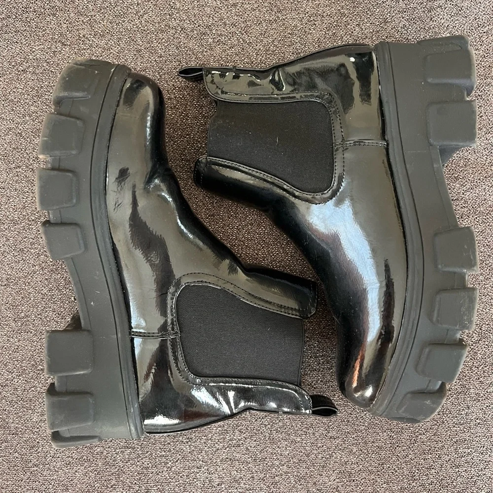 UNIONBAY Rugged Black Footwear - Picture 2 of 6
